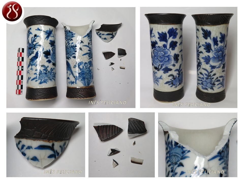 You are currently viewing Pair of Chinese Blue and White Cylindrical Vases