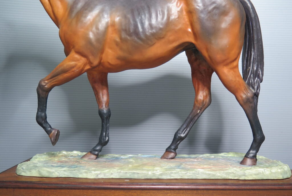 Read more about the article Figura de cavalo em porcelana inglesa – The National Museum, Oman